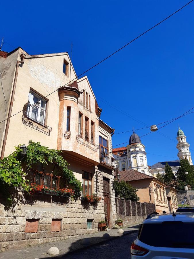 Старовинні Апартаменти У Центрі Міста Uzjhorod Eksteriør bilde